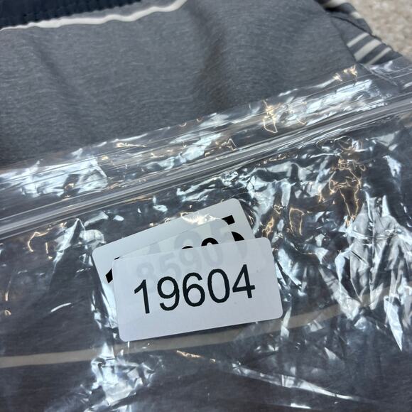 Vuori 7" Shorts Mens Size 38 Gray Striped Lined Kore Hybrid Athletic - Picture 9 of 9